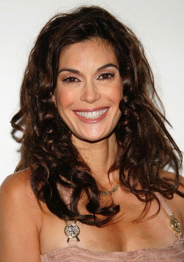 Teri Hatcher at 60: A Fashion Icon Redefining Aging with Confidence"